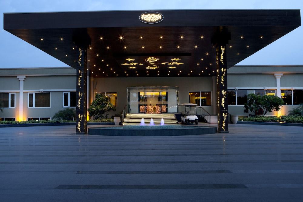 Atrio By Devam Hotel Gurgaon Bagian luar foto