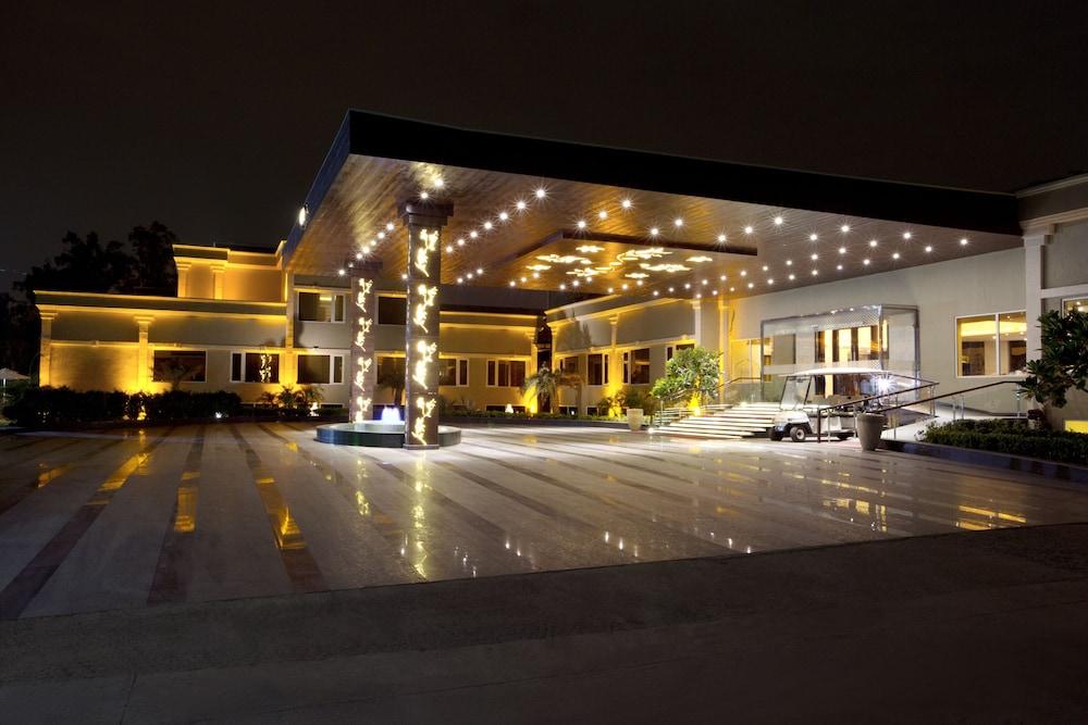 Atrio By Devam Hotel Gurgaon Bagian luar foto