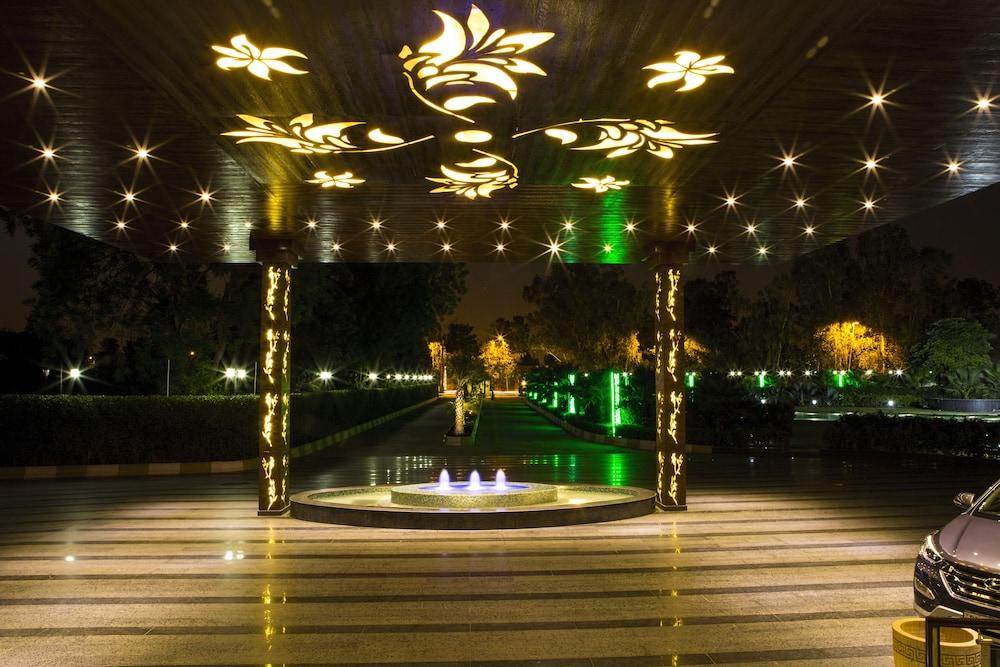 Atrio By Devam Hotel Gurgaon Bagian luar foto