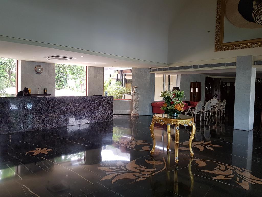 Atrio By Devam Hotel Gurgaon Bagian luar foto