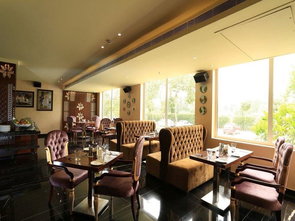 Atrio By Devam Hotel Gurgaon Bagian luar foto
