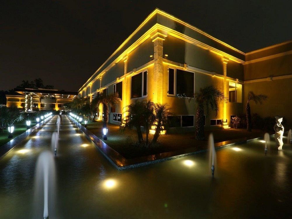 Atrio By Devam Hotel Gurgaon Bagian luar foto