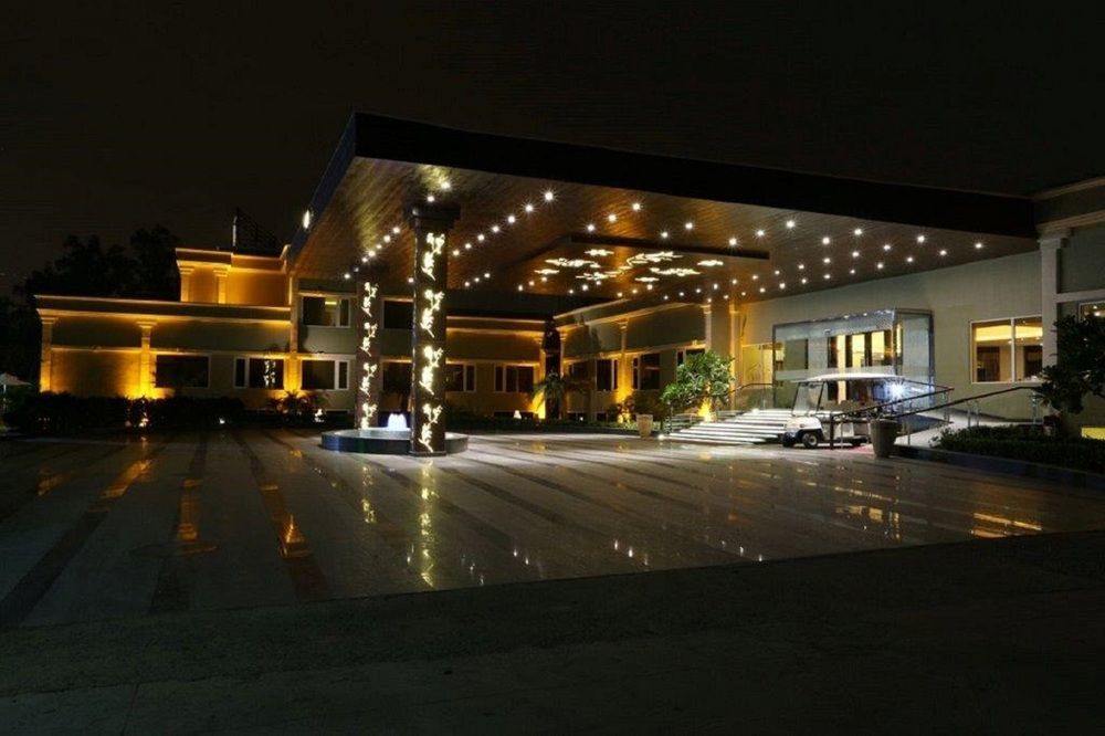 Atrio By Devam Hotel Gurgaon Bagian luar foto