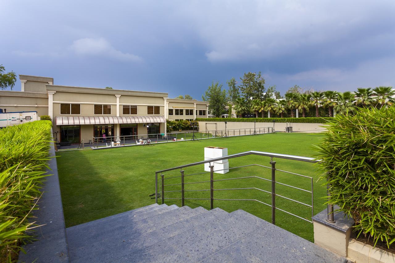 Atrio By Devam Hotel Gurgaon Bagian luar foto