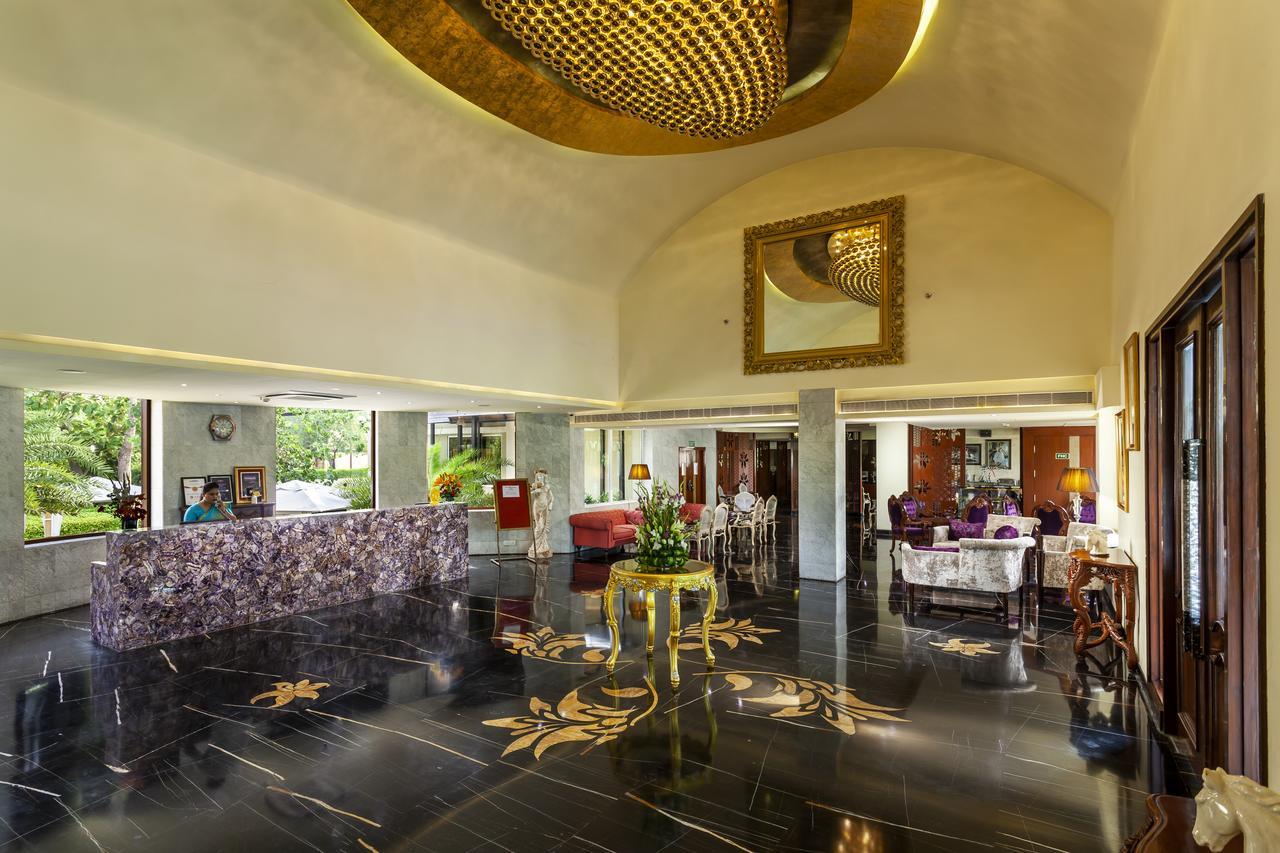 Atrio By Devam Hotel Gurgaon Bagian luar foto