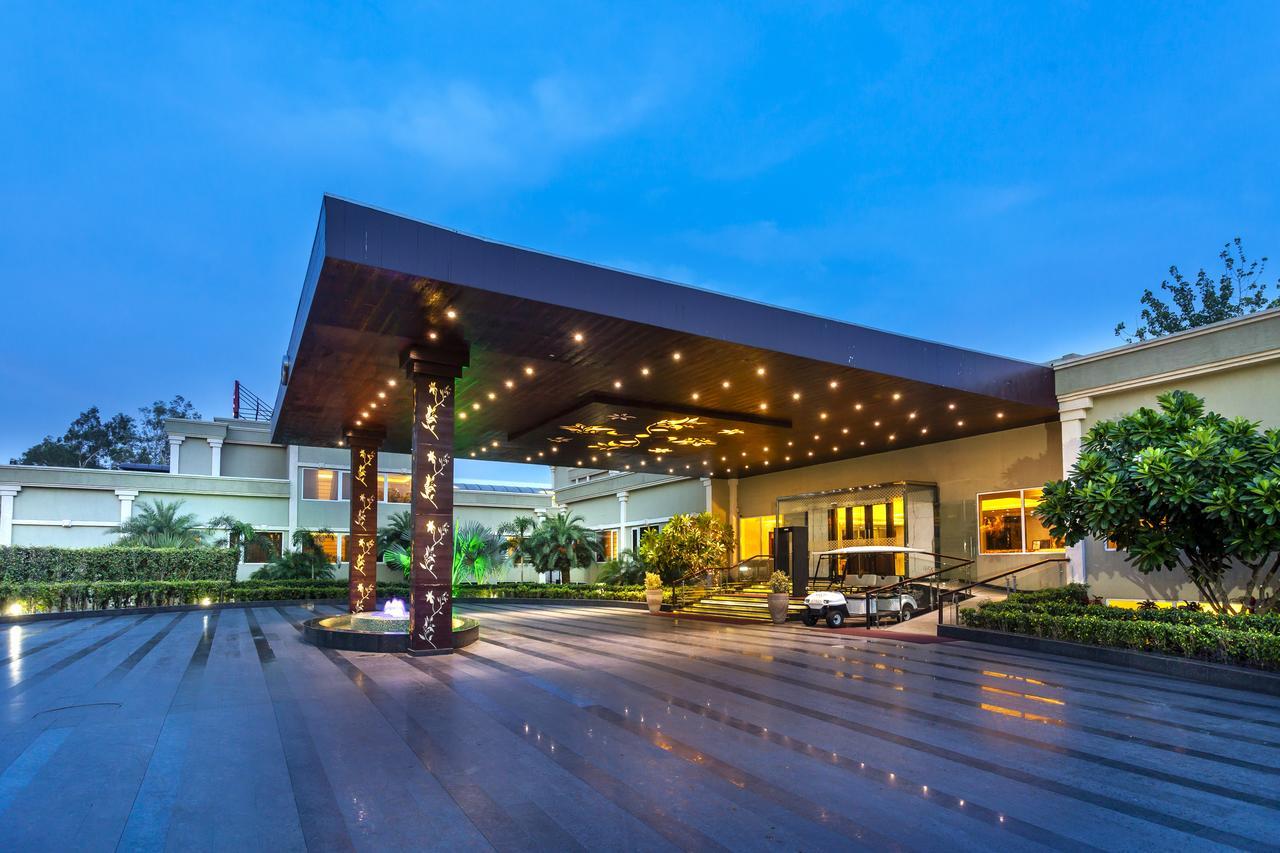 Atrio By Devam Hotel Gurgaon Bagian luar foto