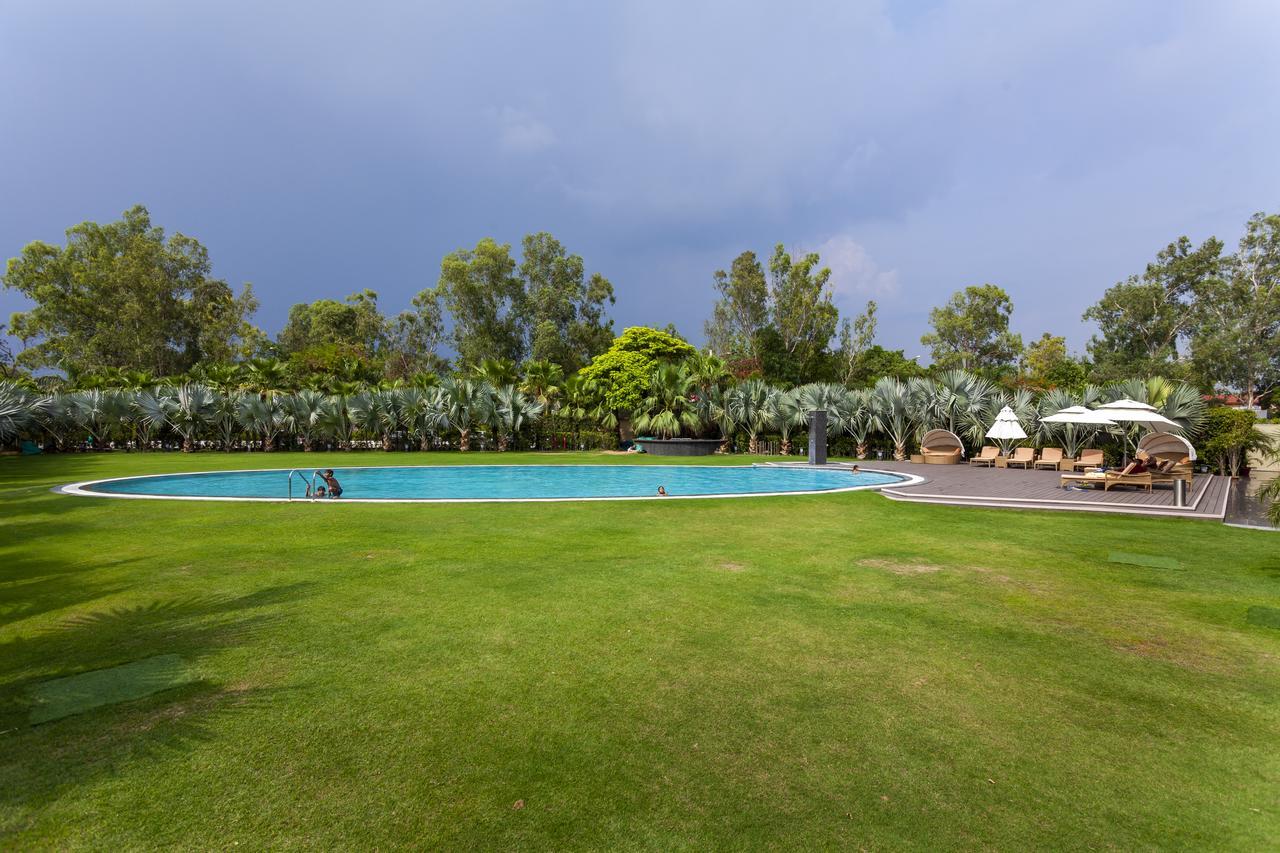 Atrio By Devam Hotel Gurgaon Bagian luar foto