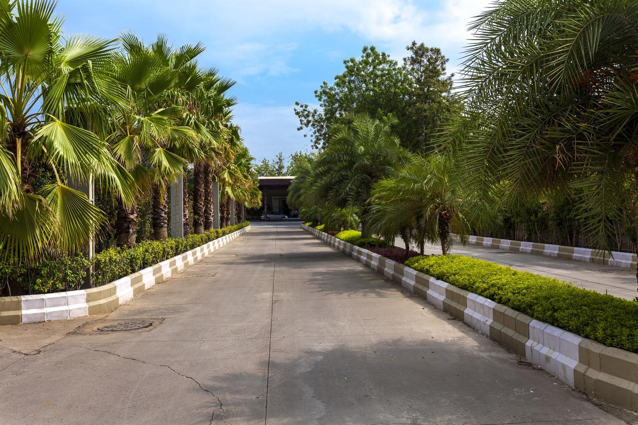 Atrio By Devam Hotel Gurgaon Bagian luar foto