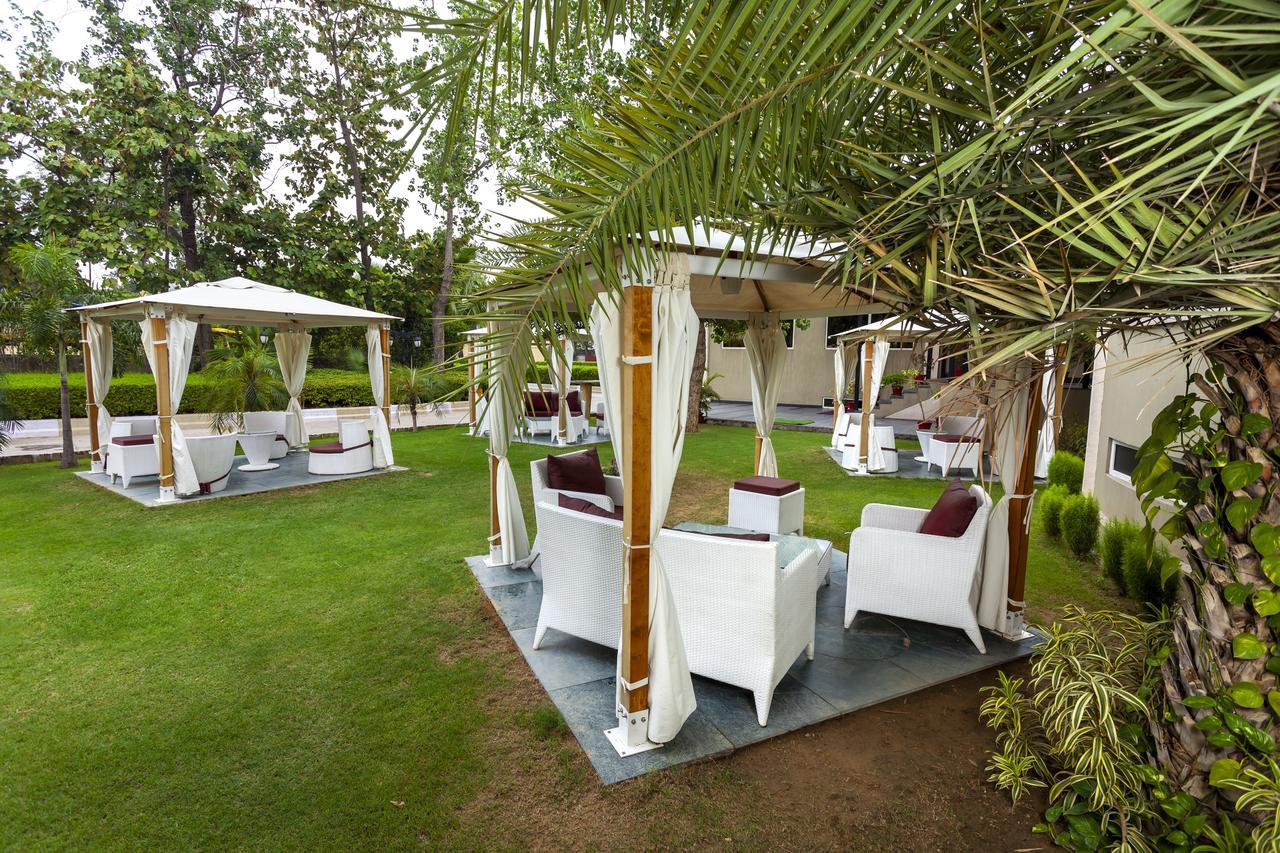 Atrio By Devam Hotel Gurgaon Bagian luar foto