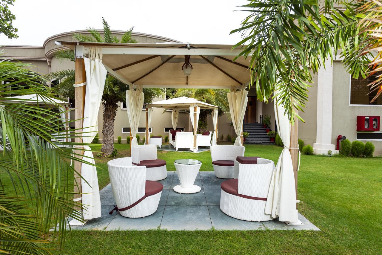 Atrio By Devam Hotel Gurgaon Bagian luar foto
